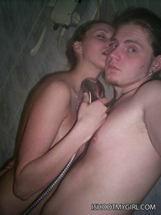 Горячий секс в ванной с молодыми студентами