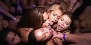 Порно вечеринка у студентов выдалась горячей