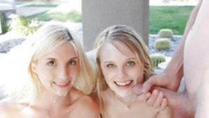Молодые блондиночки делят сперму хахаля для своих мордашек